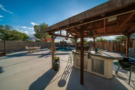 Decorative concrete overlay